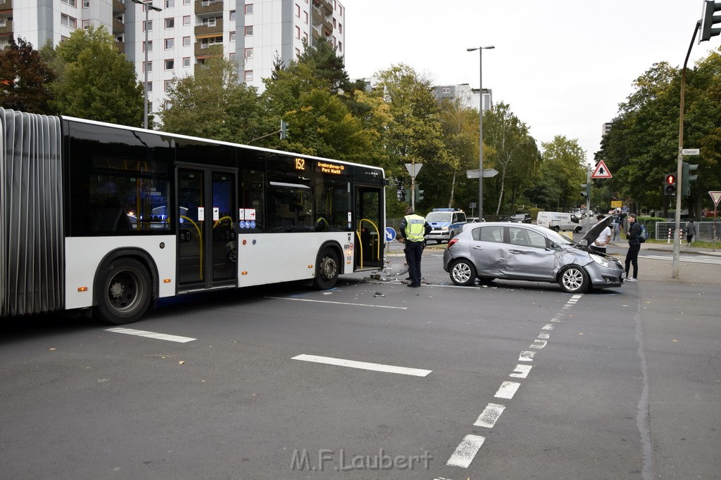 VU Bus Pkw Koeln Porz Gremberghoven Steinstr Konrad Adenauerstr P33.JPG - Miklos Laubert